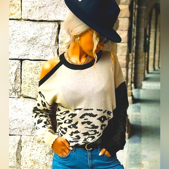 Cozy Sweater | Color block cold shoulder animal print knit sweater-khaki/black - Picture 2 of 3